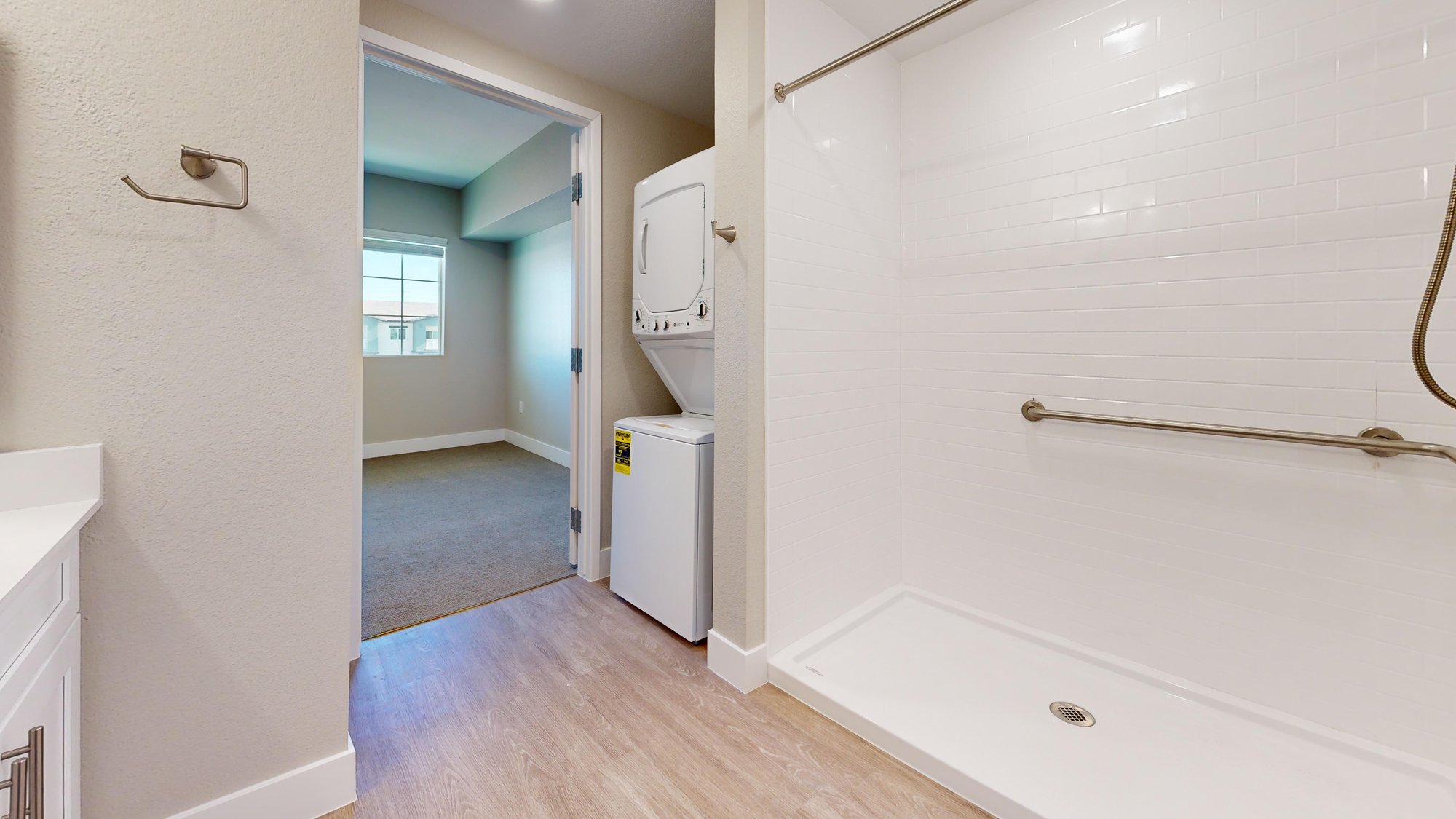 Westgate-Village-Senior-Living-IL-1-bed-582-sqft-Bathroom-1