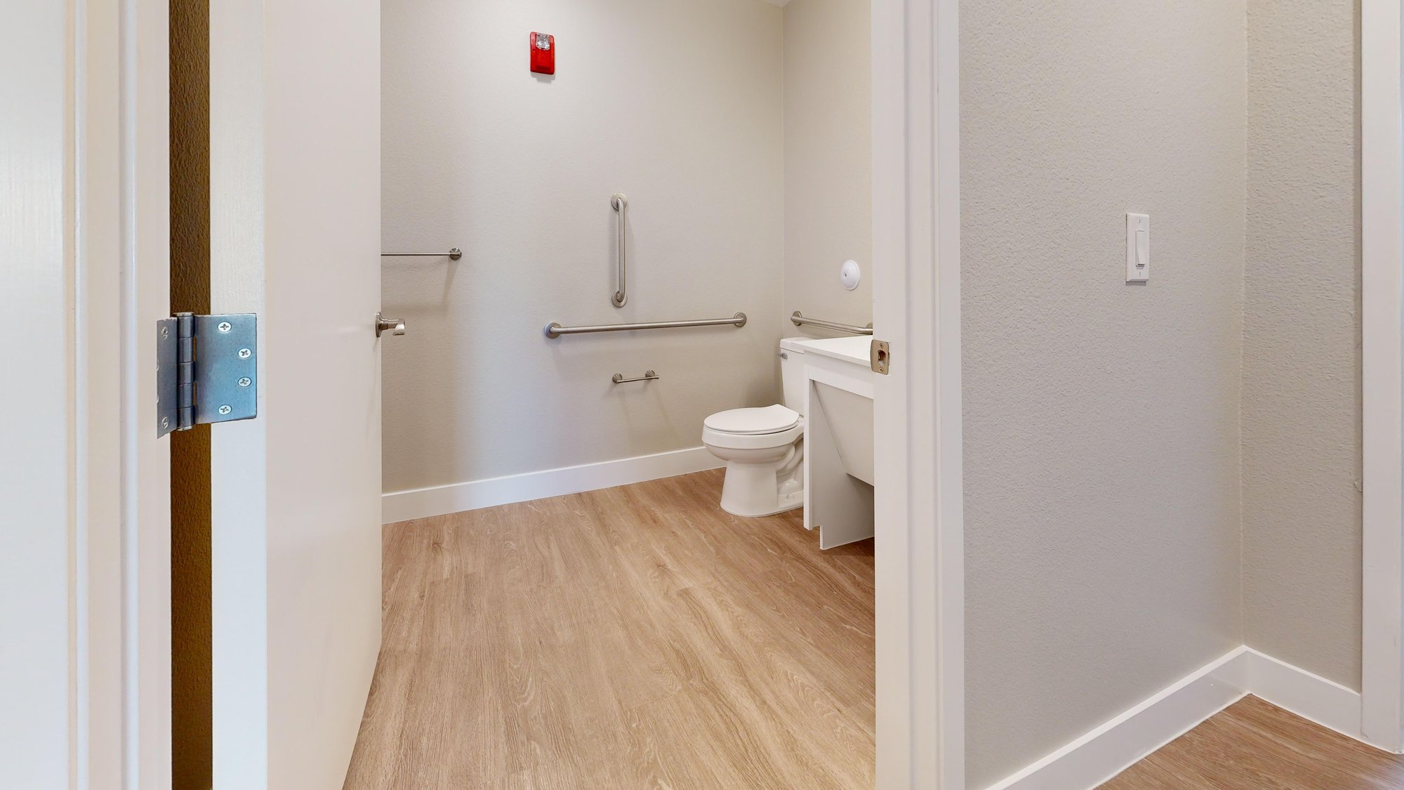 Westgate-Village-Senior-Living-IL-2-bed-902-sqft-Bathroom-1
